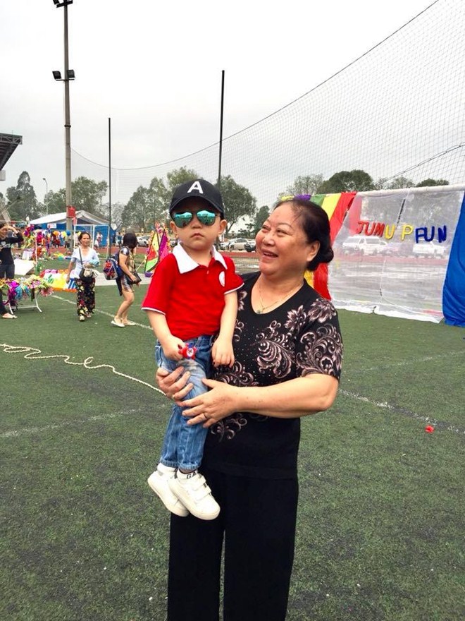 Tuấn Hưng vui lây vì con trai Su Hào luôn được lòng từ người lạ tới những người xung quanh - 12