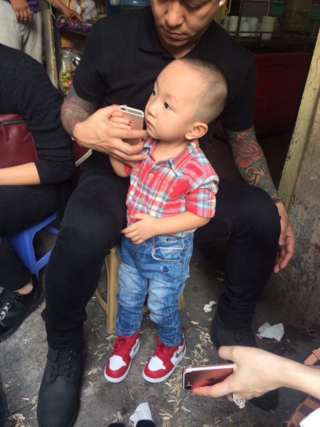 Tuấn Hưng vui lây vì con trai Su Hào luôn được lòng từ người lạ tới những người xung quanh - 7
