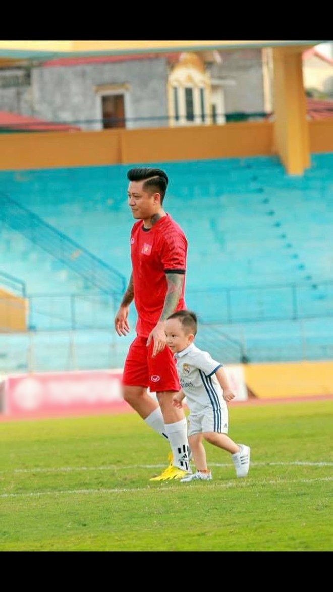 Tuấn Hưng vui lây vì con trai Su Hào luôn được lòng từ người lạ tới những người xung quanh - 10