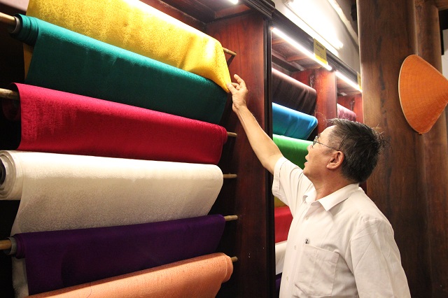 Đến Vạn Phúc xem cận cảnh quy trình sản xuất lụa tơ tằm ở làng nghề 1.000 năm tuổi - 16