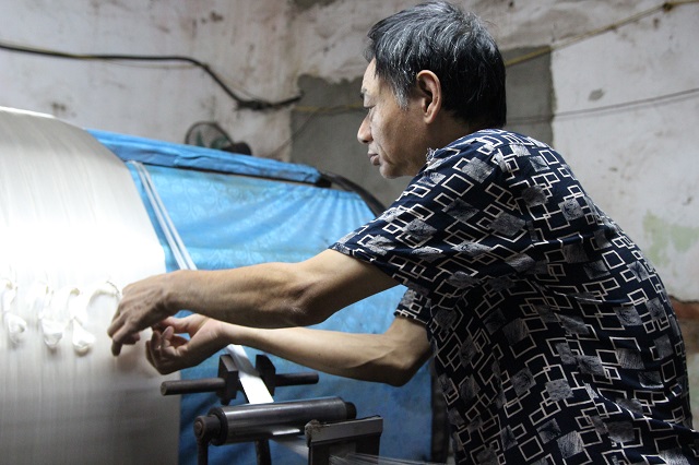 Đến Vạn Phúc xem cận cảnh quy trình sản xuất lụa tơ tằm ở làng nghề 1.000 năm tuổi - 6