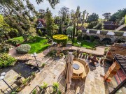 Nhà đẹp - Dành 30 năm biến nhà cũ thành cung điện trăm tỉ, ông lão khiến mọi người ngưỡng mộ