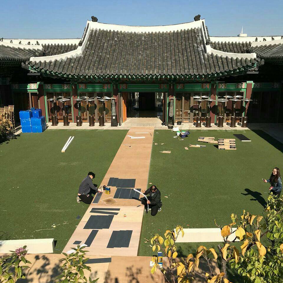 amp;#34;Xem trộmamp;#34; nhân viên khách sạn chuẩn bị lễ đường đám cưới Song Joong Ki và Song Hye Kyo - 3