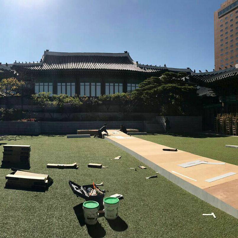 amp;#34;Xem trộmamp;#34; nhân viên khách sạn chuẩn bị lễ đường đám cưới Song Joong Ki và Song Hye Kyo - 4