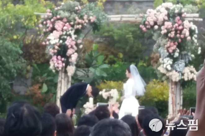 Đám cưới Song Joong Ki - Song Hye Kyo: Hôn lễ cổ tích đẹp nhất Hàn Quốc hôm nay - 17