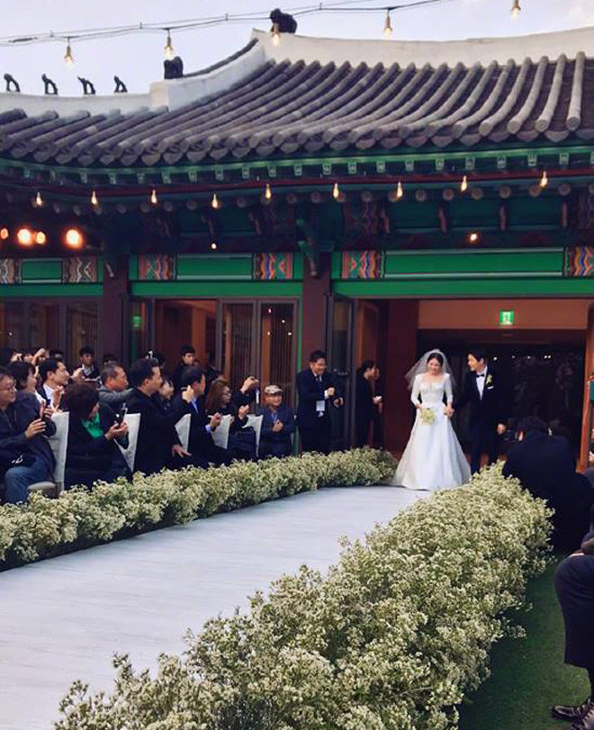 Đám cưới Song Joong Ki - Song Hye Kyo: Hôn lễ cổ tích đẹp nhất Hàn Quốc hôm nay - 25