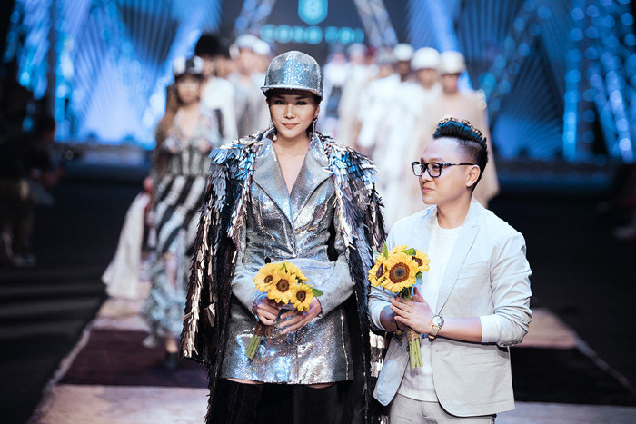 Cô amp;#34;nhân viên văn phòngamp;#34; Thanh Hằng biến hoá chóng mặt trong BST mới của Công Trí - 1