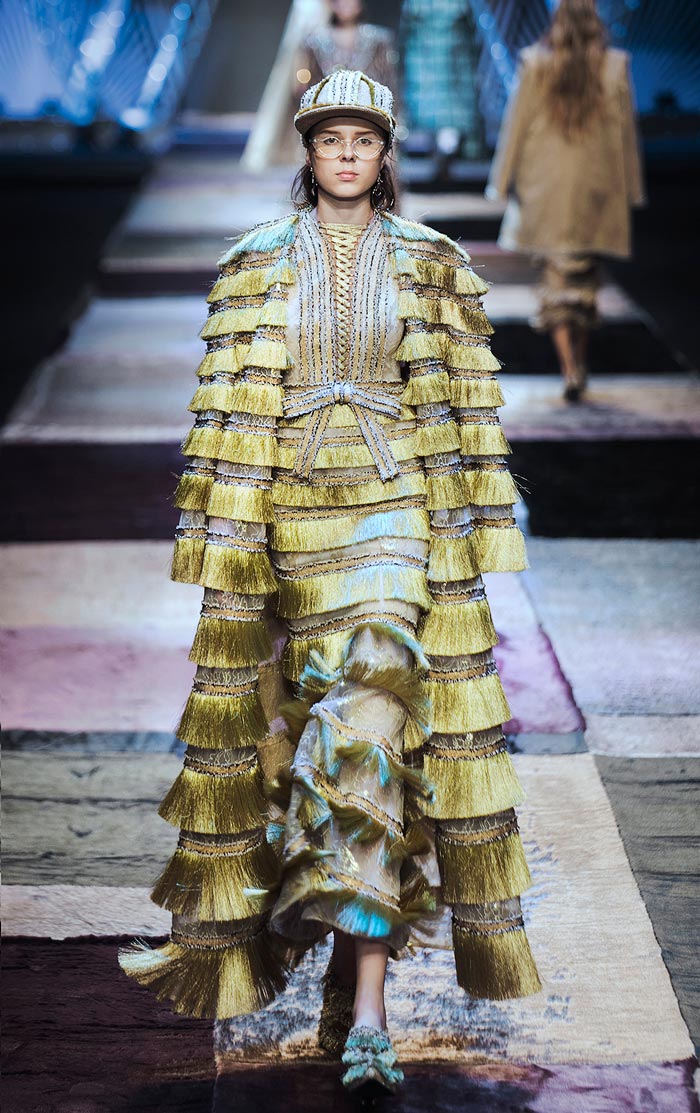 Cô amp;#34;nhân viên văn phòngamp;#34; Thanh Hằng biến hoá chóng mặt trong BST mới của Công Trí - 15