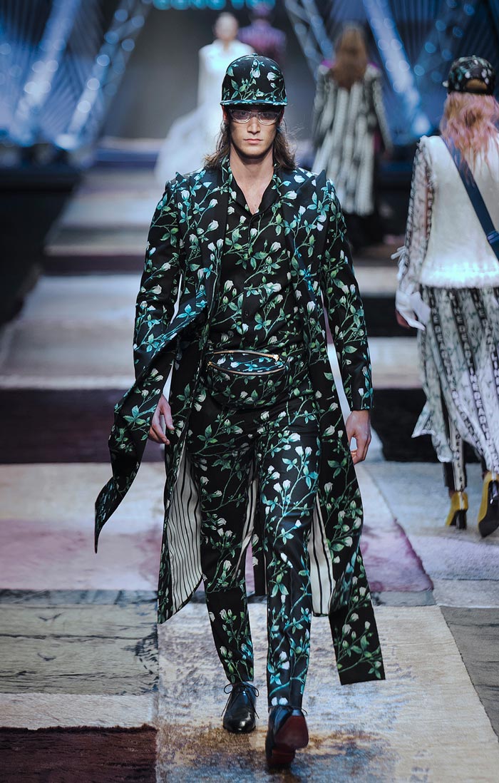 Cô amp;#34;nhân viên văn phòngamp;#34; Thanh Hằng biến hoá chóng mặt trong BST mới của Công Trí - 18