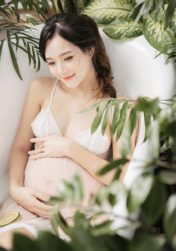 Mang bầu 8 tháng, hotgirl dân tộc bụng rạn đến xót xa càng được chồng cưng chiều - 3