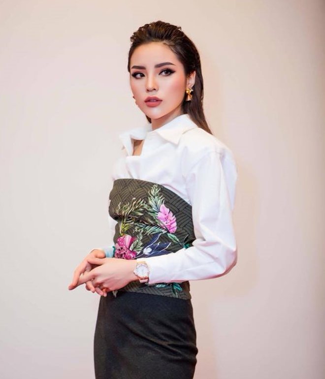 Ai trong số mỹ nhân Việt là người sở hữu đôi môi tều quyến rũ nhất? - 11
