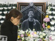Làng sao - Vợ sắp cưới, bạn bè bật khóc tới viếng tài tử Kim Joo Hyuk qua đời ở tuổi 45