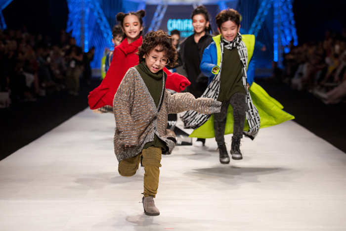 Khi những cô cậu mẫu nhí này catwalk, VNFW đã không còn là sân chơi chỉ dành cho người lớn! - 1