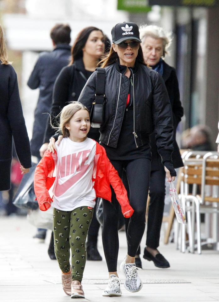 Hình ảnh Harper béo ú bị dân mạng chê xấu, vợ chồng Beckham amp;#34;nổi trận lôi đìnhamp;#34; - 4