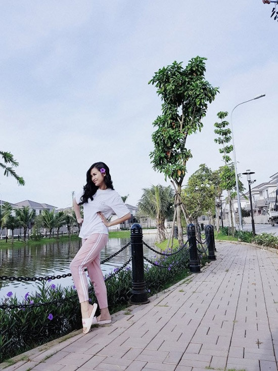 Sao Việt 24h: MC amp;#34;Chúng tôi là chiến sĩamp;#34; hạnh phúc trong vòng tay bạn trai - 13