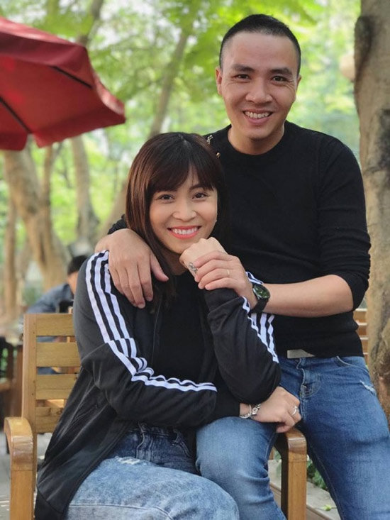 Sao Việt 24h: MC amp;#34;Chúng tôi là chiến sĩamp;#34; hạnh phúc trong vòng tay bạn trai - 1