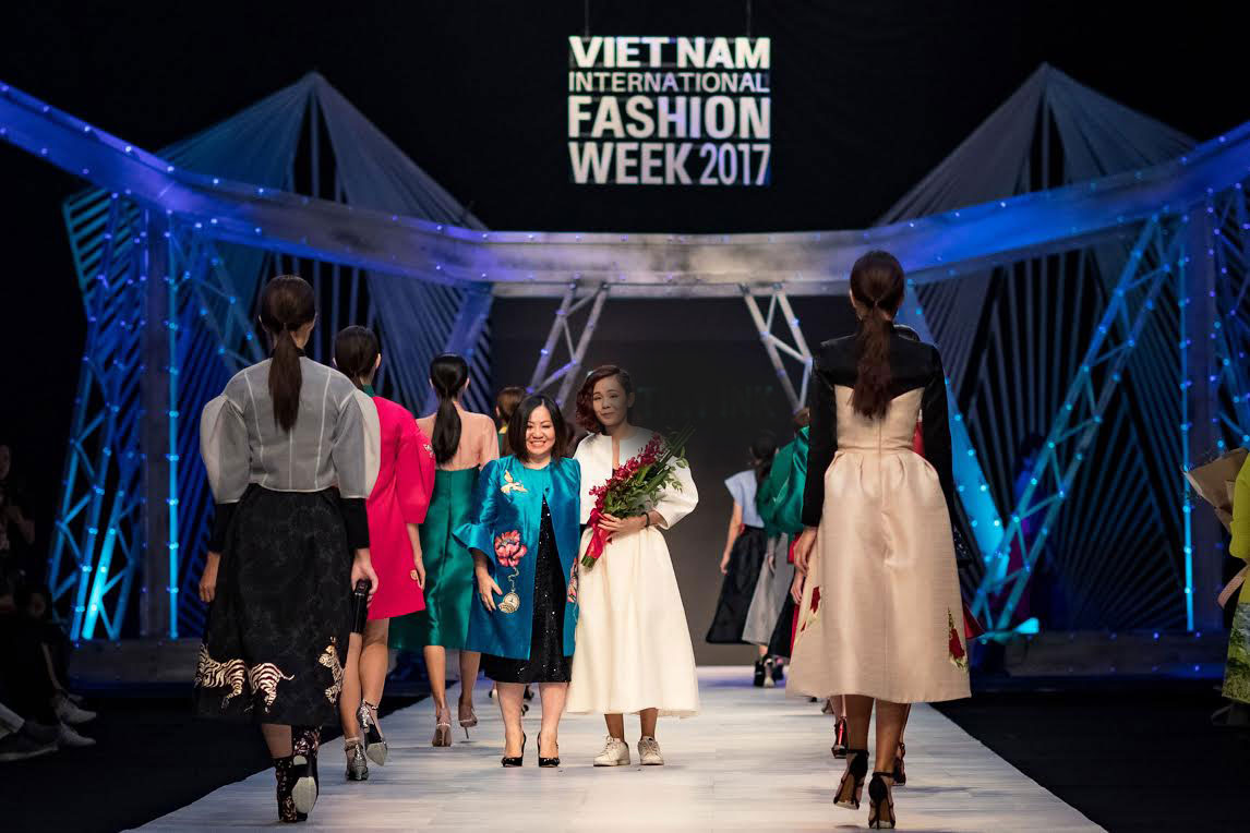 Hoạ tiết vẽ lên ngôi tại  Vietnam International Fashion Week 2017 - 9