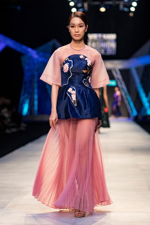 Hoạ tiết vẽ lên ngôi tại  Vietnam International Fashion Week 2017 - 7
