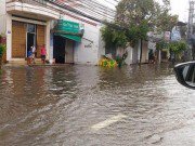 Tin tức - Cập nhật bão số 12: Nha Trang mưa gió cực lớn cuốn nhiều mái nhà, mất điện diện rộng