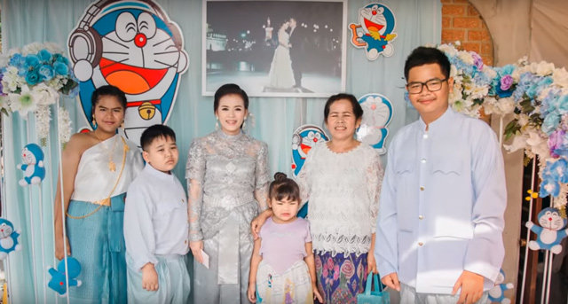 Hâm mộ cuồng nhiệt chú mèo Doremon, cô dâu mang bộ sưu tập amp;#34;khủngamp;#34; ra trang trí đám cưới - 11