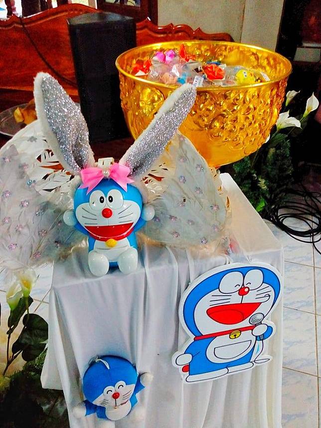 Hâm mộ cuồng nhiệt chú mèo Doremon, cô dâu mang bộ sưu tập amp;#34;khủngamp;#34; ra trang trí đám cưới - 7