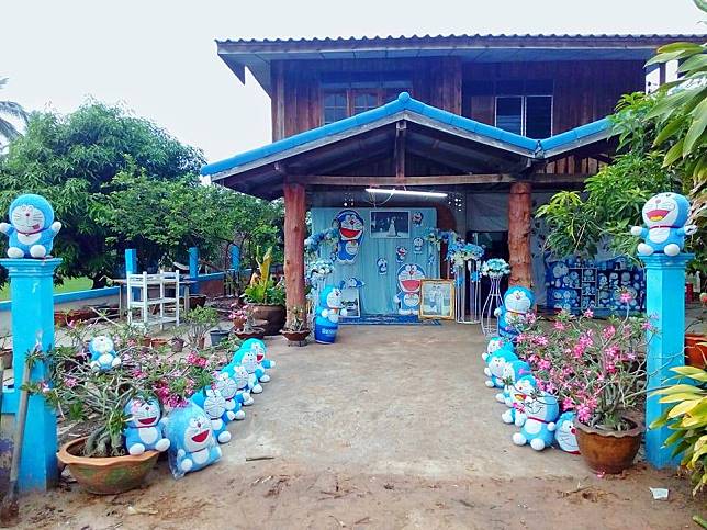 Hâm mộ cuồng nhiệt chú mèo Doremon, cô dâu mang bộ sưu tập amp;#34;khủngamp;#34; ra trang trí đám cưới - 1