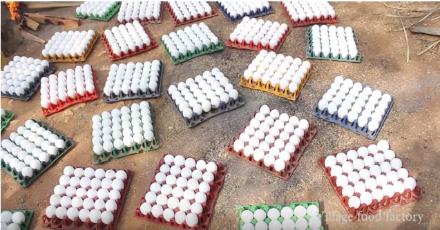 Ông già mang cả 100 đùi gà ra giữa vườn chiên xù hút 15 triệu view - 1