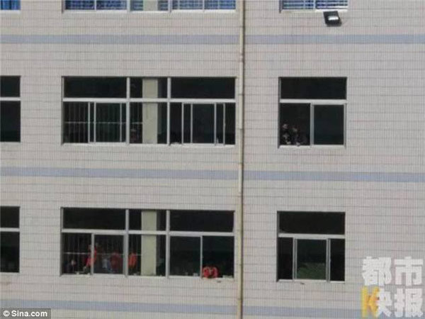 Nữ sinh 16 tuổi bí mật sinh con ở trường, được phát hiện ngất xỉu trên vũng máu - 3