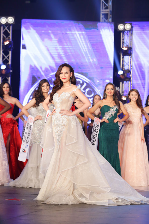Hành trình amp;#34;lột xácamp;#34; phong cách từ á quân The Face đến Miss Globe 2017 của Khánh Ngân - 8