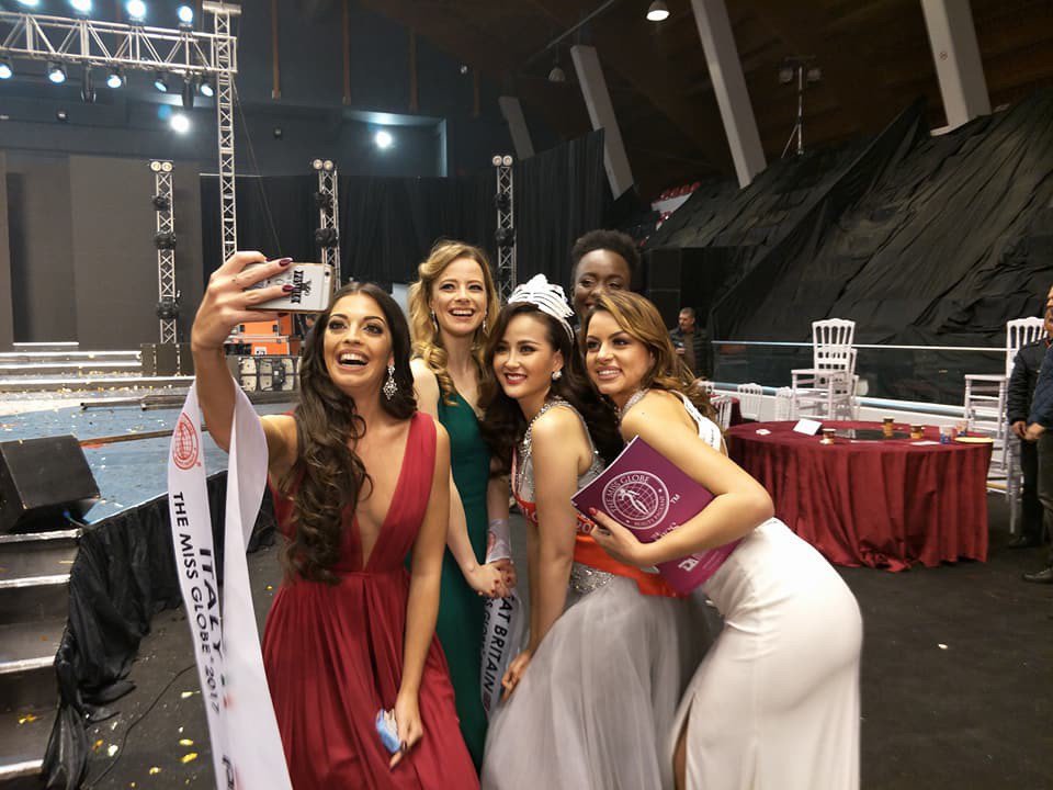 Hành trình amp;#34;lột xácamp;#34; phong cách từ á quân The Face đến Miss Globe 2017 của Khánh Ngân - 7