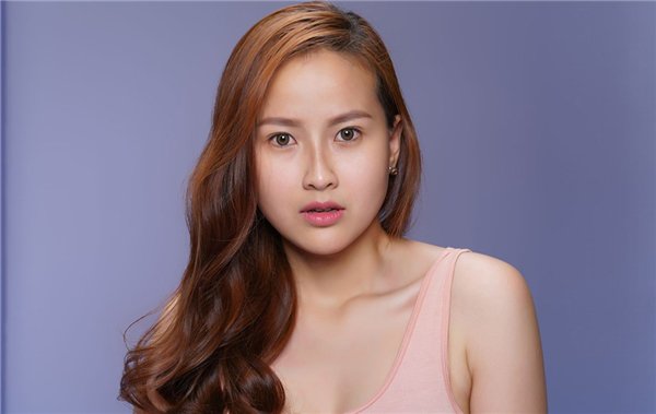 Hành trình amp;#34;lột xácamp;#34; phong cách từ á quân The Face đến Miss Globe 2017 của Khánh Ngân - 4