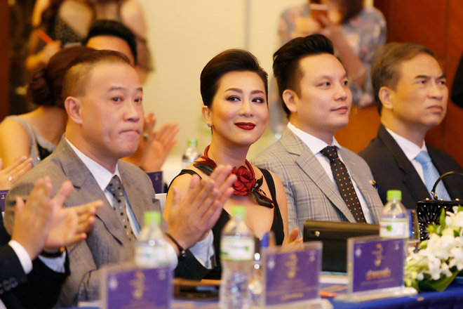 Bác sỹ amp;#34;hotboyamp;#34; tham dự buổi công bố Hoa hậu biển Việt Nam Toàn cầu 2018 - 4