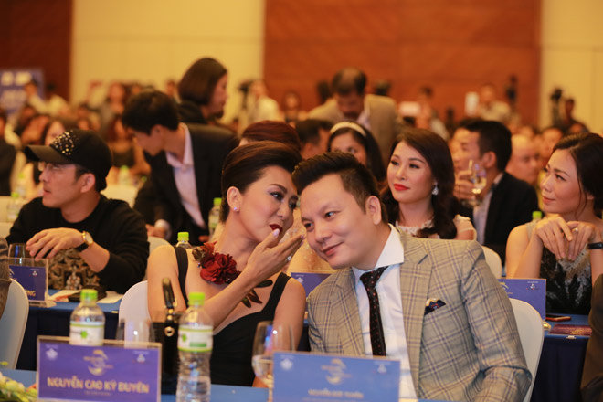 Bác sỹ amp;#34;hotboyamp;#34; tham dự buổi công bố Hoa hậu biển Việt Nam Toàn cầu 2018 - 3