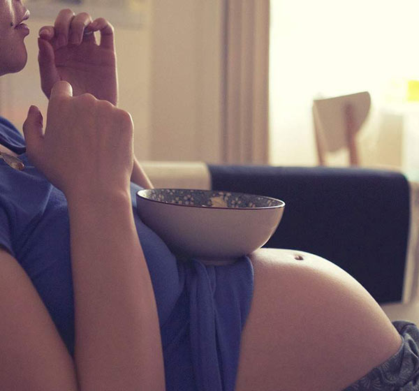 Vì sao mẹ bầu nào cũng được khuyên ăn lòng đỏ trứng, sữa, thịt bò? Đây là câu trả lời! - 1
