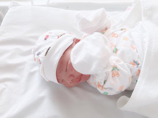 Chăm chỉ ăn vừng đen và dứa cuối thai kỳ, mẹ đẻ thường nhanh siêu tốc chỉ 26 phút - 9