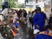 Tin tức - Giữa cảnh tan hoang sau bão số 12, đây là hình ảnh ấm áp, lay động lòng người