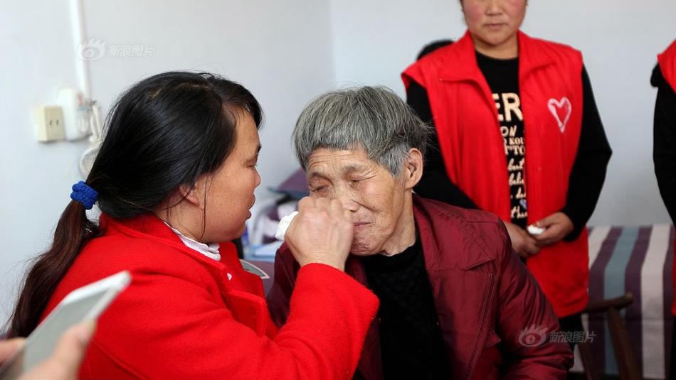 Chồng bán con gái trả nợ, vợ tha phương 30 năm tìm kiếm và cuộc đoàn tụ đầy nước mắt - 4