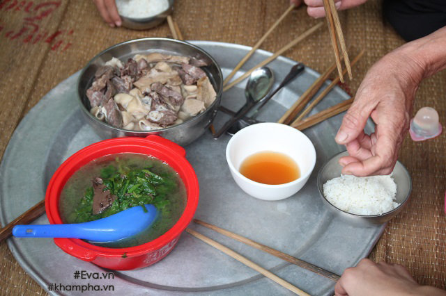Cảm động cảnh chị 10 tuổi chăm sóc đàn em trong gia đình mẹ 29 tuổi sinh 8 con - 14