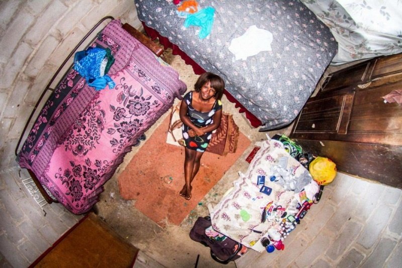 Căn phòng ngủ đơn giản chỉ vài mét vuông ở Durban, Nam Phi.
