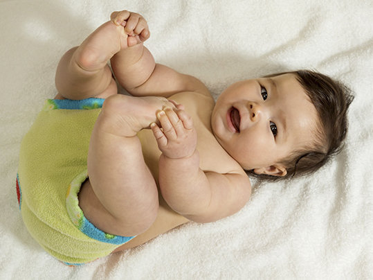 Trẻ mấy tháng tuổi thì biết lật người? - 2