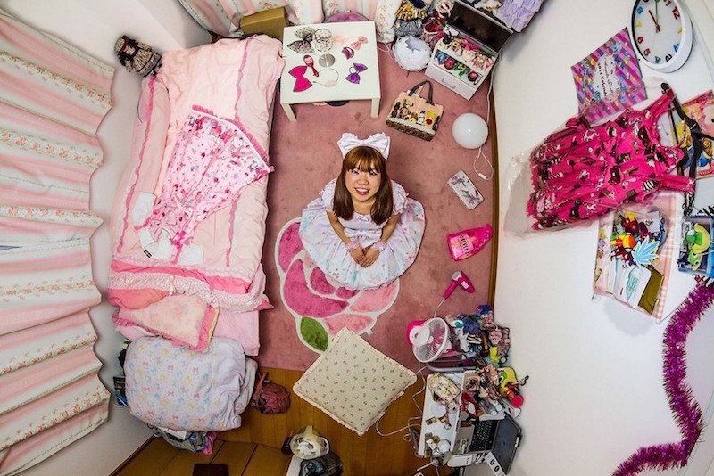 Căn phòng nhỏ của Ryoko tại Tokyo, Nhật Bản với tông hồng dễ thương. 


