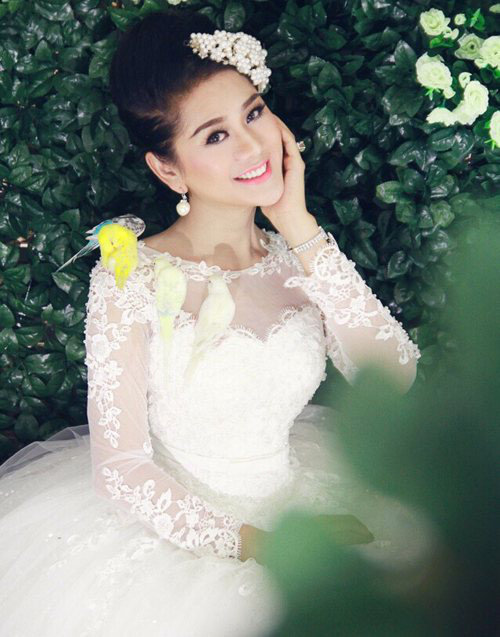 Lâm Khánh Chi: “Tôi sẽ mặc 8 váy cưới đính 10.000 viên pha lê trong hôn lễ tháng 12” - 4