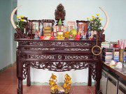 Nhà đẹp - Đặt bát hương bằng đồng hay bằng sứ trên bàn thờ thì tốt hơn?