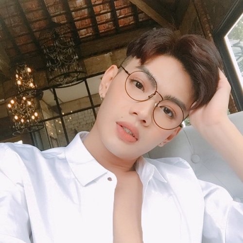 Không phải sao nữ nào, Đào Bá Lộc mới là người khiến chị em muốn học mẹo đánh son đẹp! - 1
