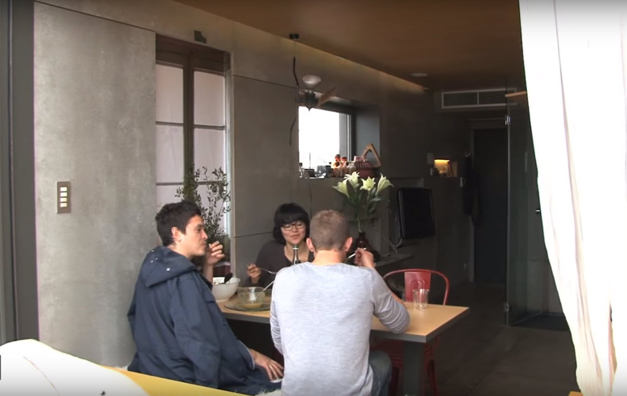 Quyết dành tiền mua nhà cũ bẩn, anh chàng làm mẹ giận nhưng cuối cùng lại thành vui - 11