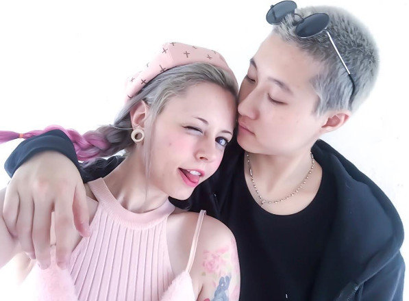 Sống không cần cha mẹ: Con rơi Thành Long nói lời amp;#34;thề non hẹn biểnamp;#34; với bạn gái đồng tính - 1
