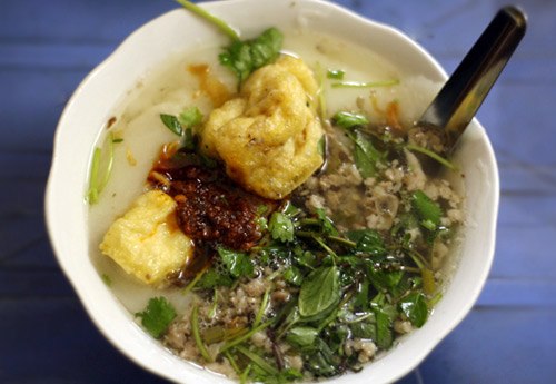 Điểm mặt hàng bánh đúc nóng siêu rẻ, ngon hết xảy khi trời lạnh - 1