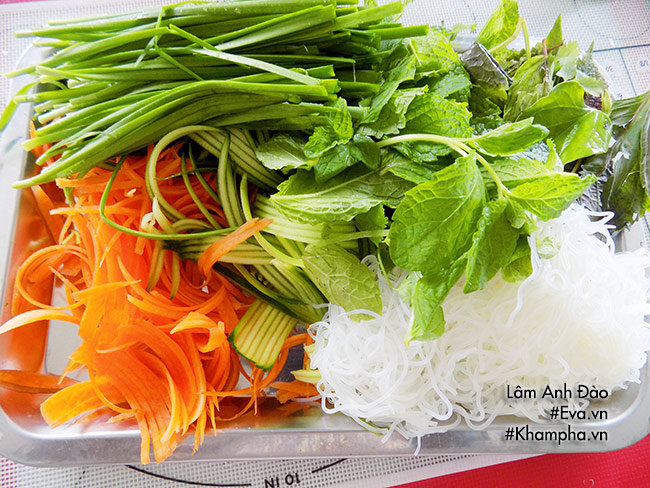 Tôm nướng sa tế cuộn rau thơm ngon ăn hoài chẳng ngán - 2