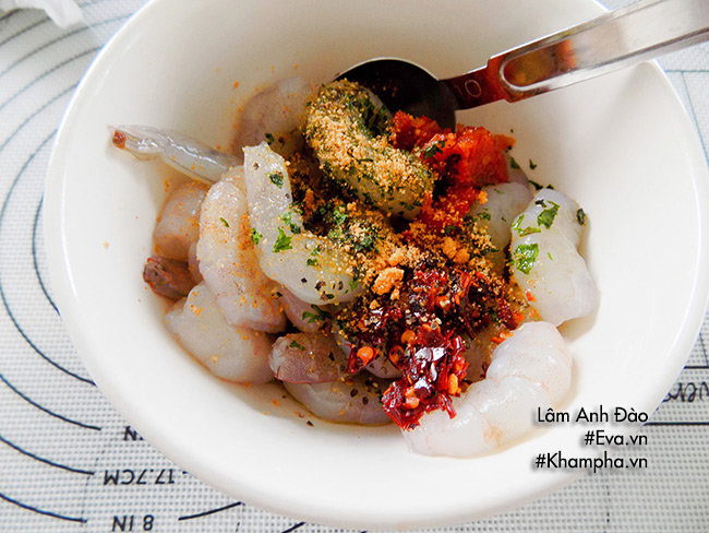 Tôm nướng sa tế cuộn rau thơm ngon ăn hoài chẳng ngán - 4