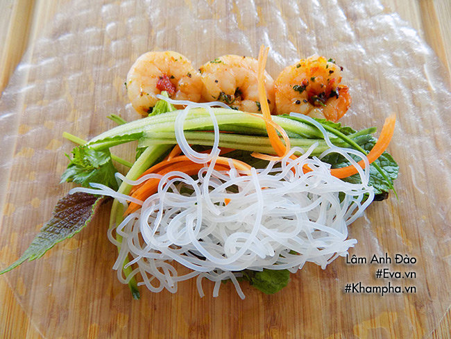 Tôm nướng sa tế cuộn rau thơm ngon ăn hoài chẳng ngán - 8